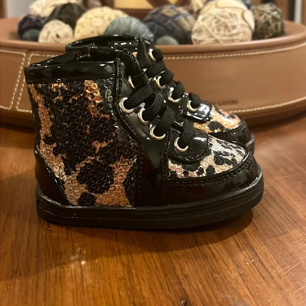 Michael Kors Baby Ivy Mist Baby Crib Booties Shoes new Infant black gold Girls 2
